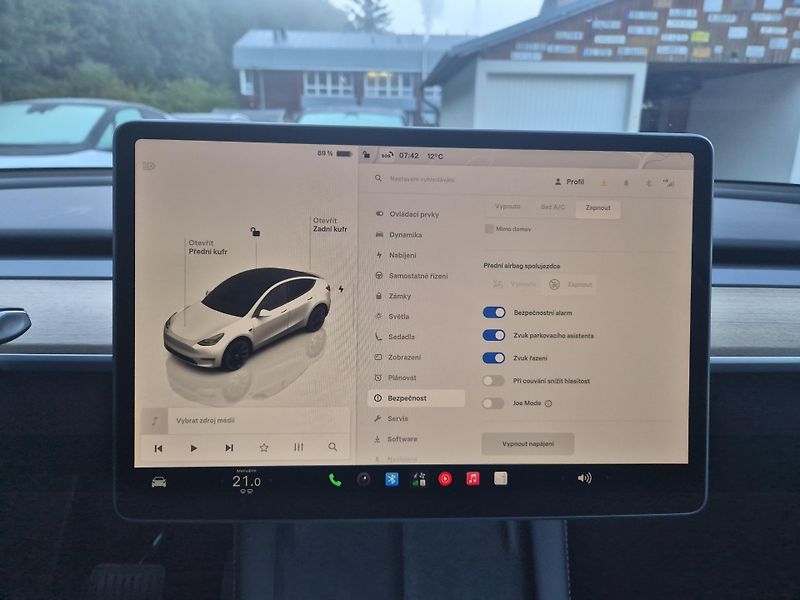 Tesla Model Y RWD 220kw TZ SOH 93,1 % - fotka 28 z 50