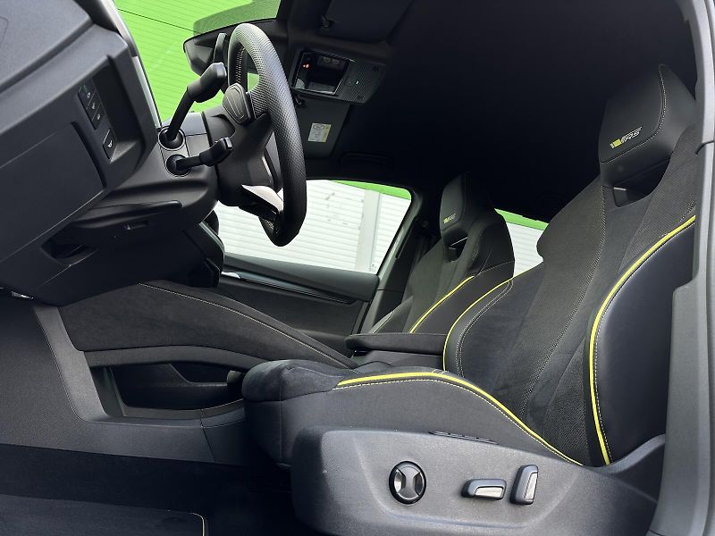 Škoda Elroq RS 340PS 4x4 84iV Matrix-LED H - fotka 16 z 53