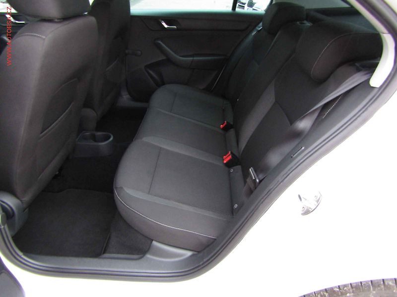 Škoda Rapid (2014) 1.6 TDi, ČR, AC, STK3/28 - fotka 10 z 15