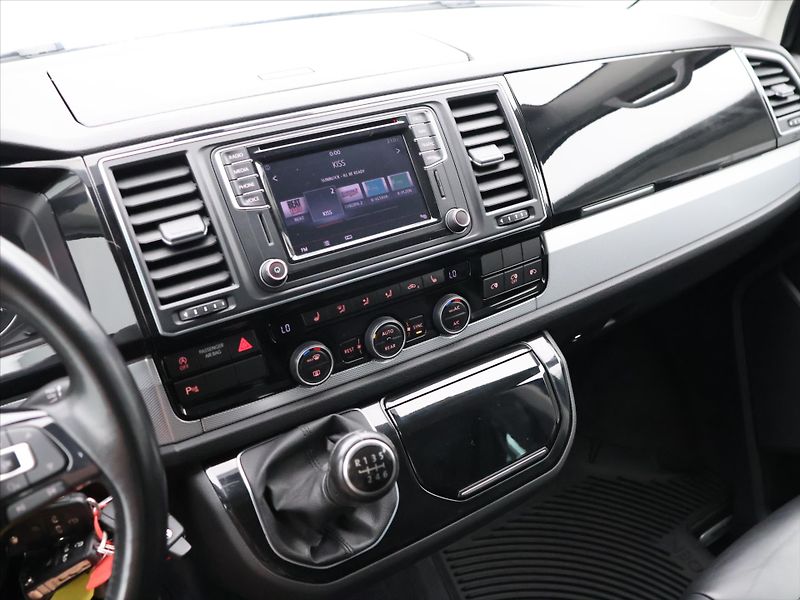 Volkswagen Multivan 2,0 TDI 150kW Highline LED - fotka 23 z 36
