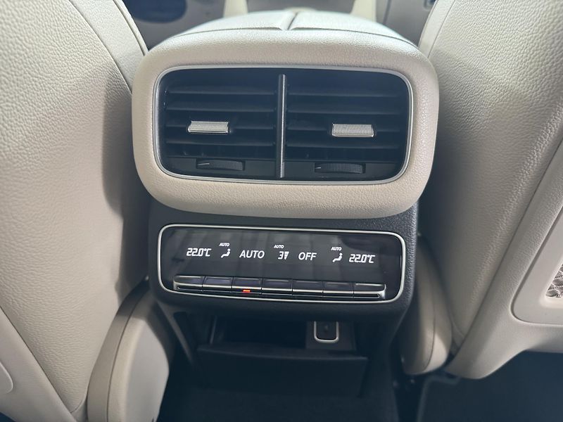 Mercedes-Benz GLE (2022) 300d 4 MATIC AMG  - fotka 23 z 39