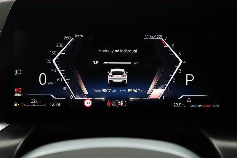 BMW X2 (2025) sDrive20i - fotka 8 z 27