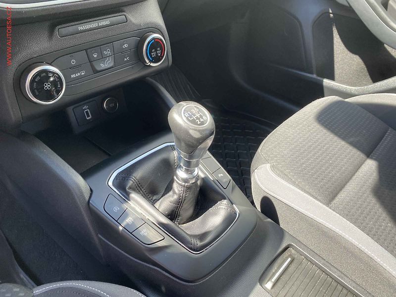 Ford Focus (2018) 1.5 TDCi, AC, navi, park - fotka 16 z 19