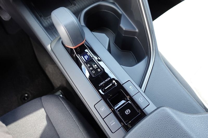 Toyota C-HR 2,0 PHEV Plug-in Style bi-tone - fotka 20 z 33