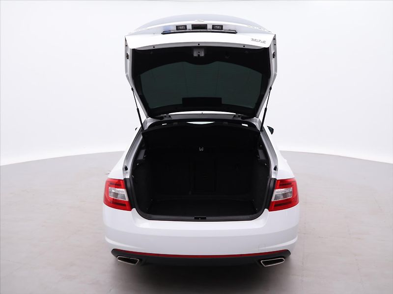Škoda Octavia 2,0 TDI RS 135kW DSG CZ - fotka 9 z 29
