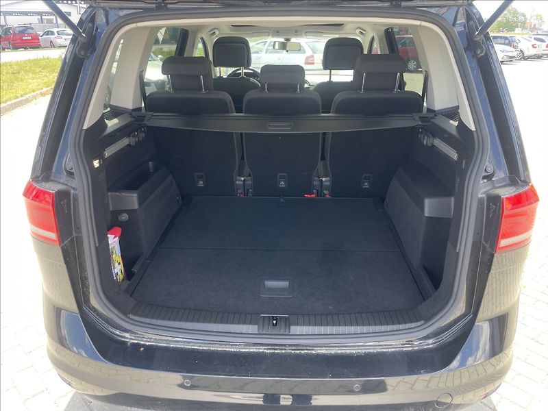 Volkswagen Touran 2,0 TDi 110kw Highline Panoram - fotka 9 z 48