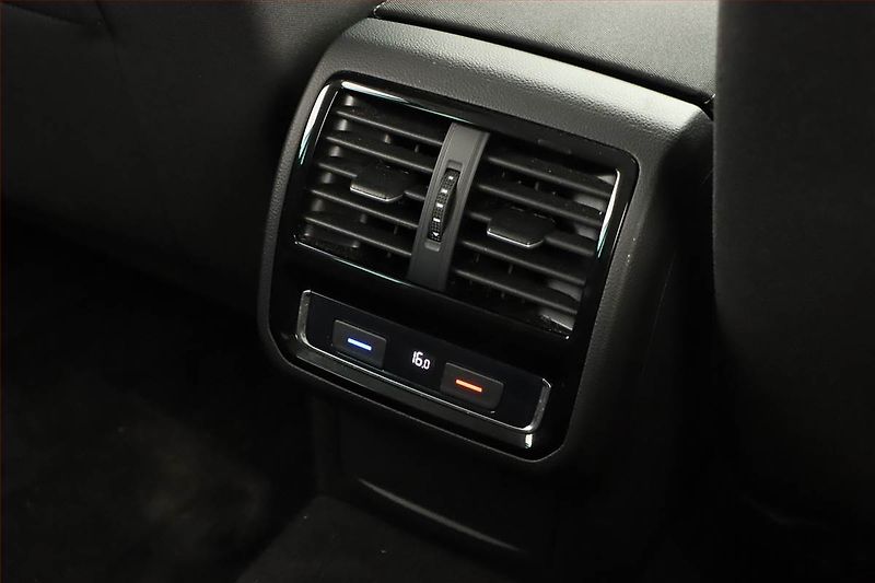 Volkswagen Passat (2019) 2.0 TDI, Automat, Navi - fotka 12 z 17