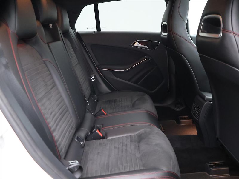 Mercedes-Benz CLA 2,1 220CDI 130kW 4MATIC CZ - fotka 14 z 39