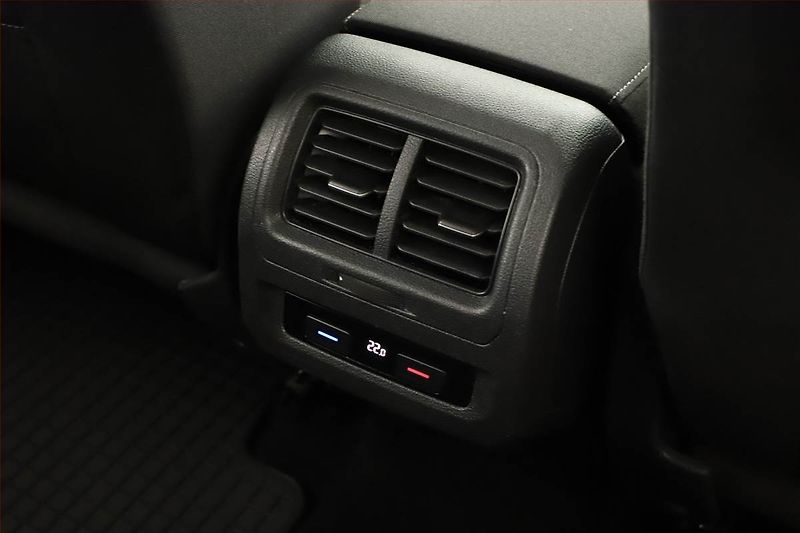 Volkswagen Touran (2016) 1.4 TSI, Automat, Serv.kniha - fotka 14 z 17