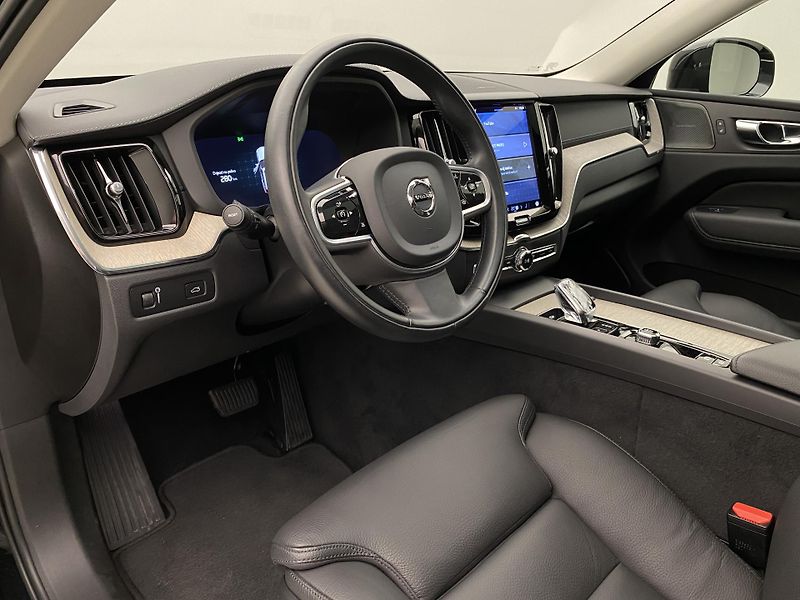 Volvo XC60 B5 AWD INSCRIPTION REZERVACE - fotka 25 z 43