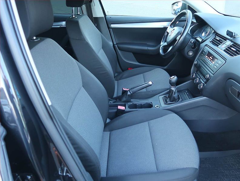 Škoda Octavia (2013) 1.4 TSI, Serv.kniha - fotka 9 z 15