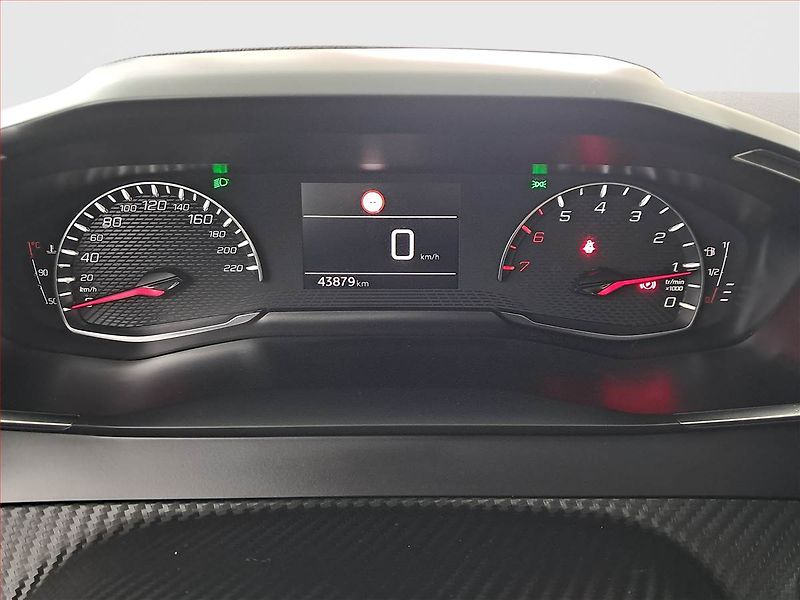 Peugeot 2008 (2023) Allure 1.2 PureTech - fotka 11 z 16