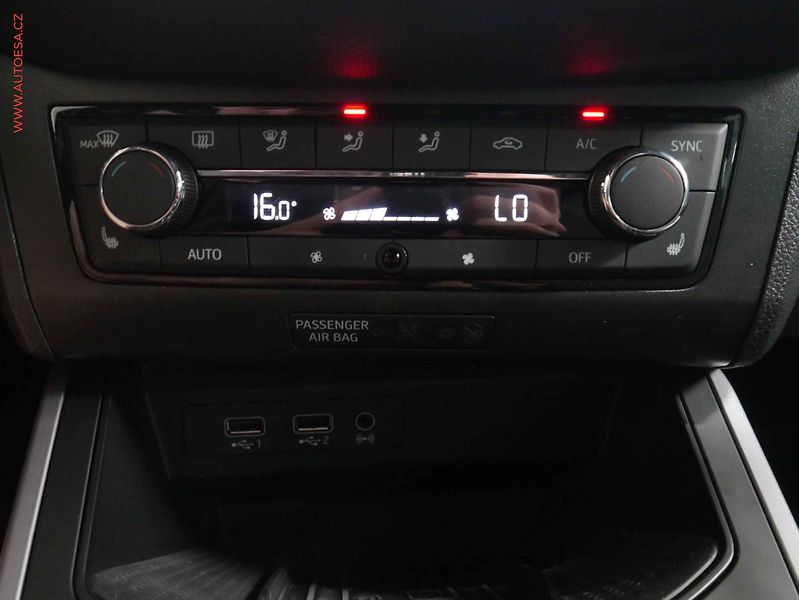 Seat Arona (2019) 1.5 TSi, FR, navi, TZ - fotka 19 z 21