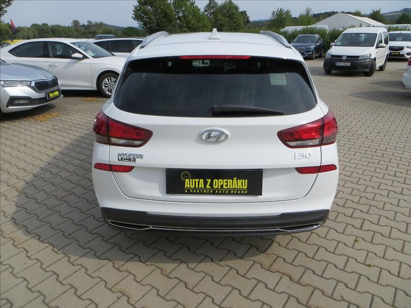 Hyundai i30 1,5 T-GDI mHEV Family Smart - fotka 6 z 28