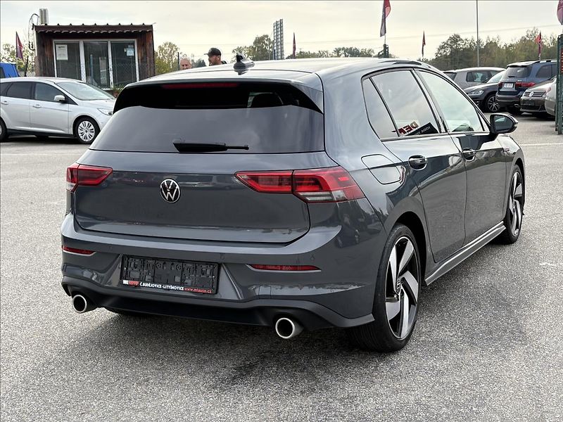 Volkswagen Golf 2,0 GTI 180kW Matrix,Panor,ACC - fotka 2 z 56