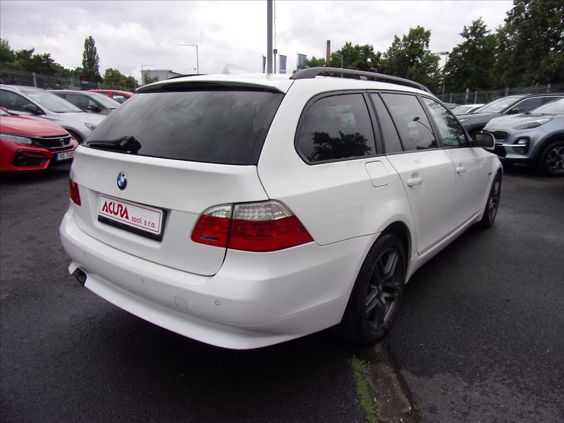 BMW Řada 5 3,0 525d xDrive Touring - fotka 3 z 23