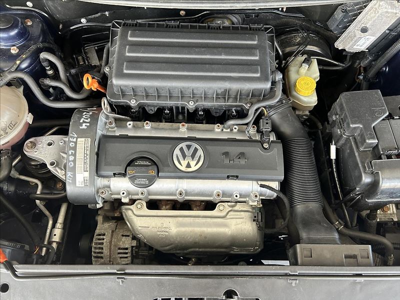 Volkswagen Polo 1,4   CROSS,16V,KLIMATIZACE - fotka 17 z 19