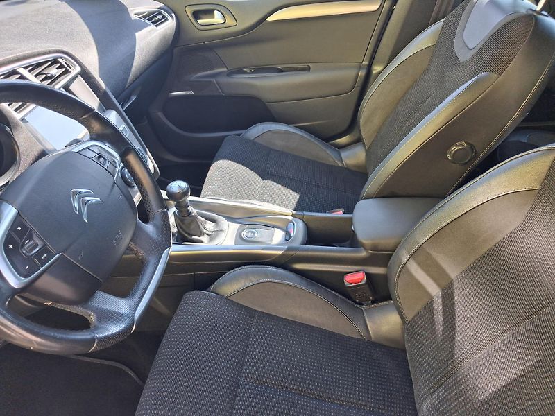 Citroën C4 (2016) 1,6HDi NAVI 2xKOLA MAX VÝBAVA  - fotka 11 z 43