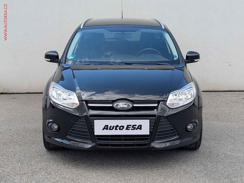 Ford Focus (2011) 1.6 i, AC, výhřev sed - fotka 2 z 16