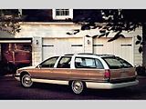 Buick Roadmaster je jeden z nejstarších a nejdéle vyráběný americký model. Největším v historii se stal kombík vyráběný v letech 1991 až 1995 s obejmeme zavazadelníku 2616 litrů. Roadmaster z těchto let byl také koncipován jako osmimístný.