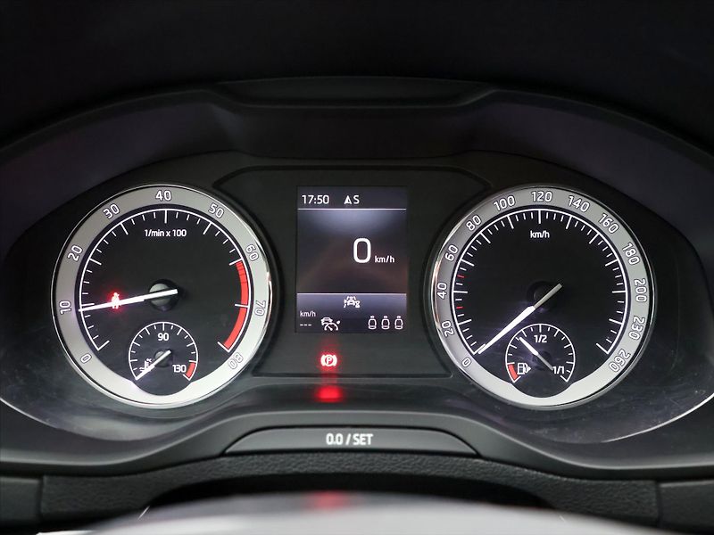 Škoda Karoq 1,5 TSI 110kW Style Plus DPH C - fotka 17 z 34