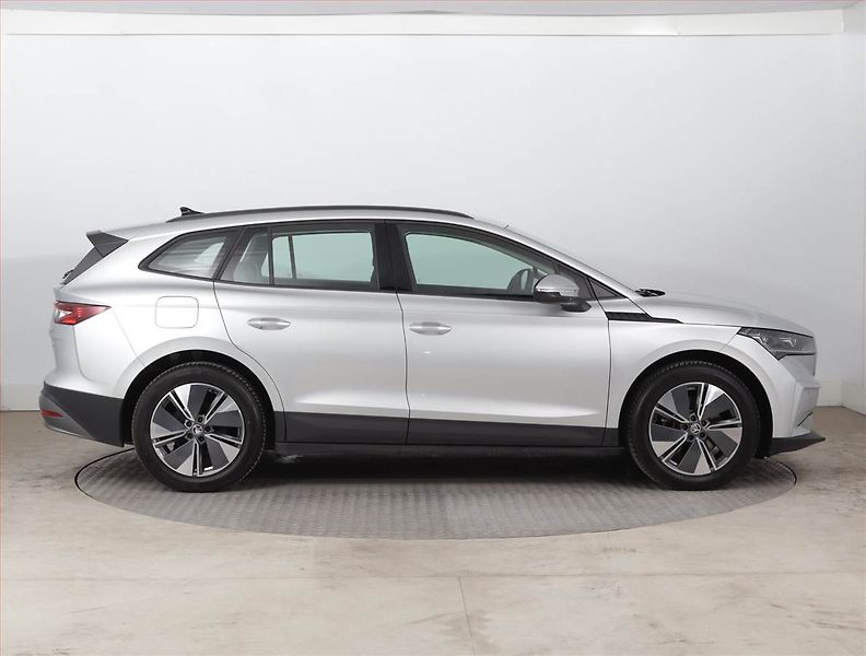 Škoda Enyaq (2023) Suite iV 60 (62 kWh), SoH 90% - fotka 6 z 22
