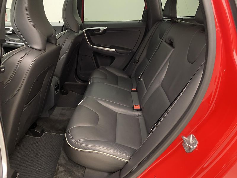 Volvo XC60 D3 R-DESIGN REZERVACE - fotka 5 z 45