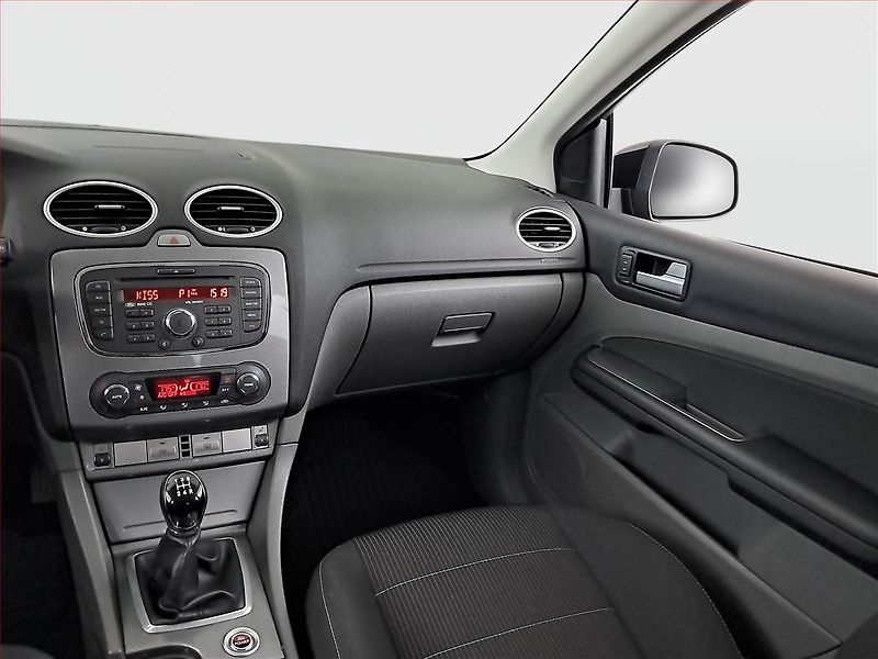 Ford Focus (2010) 1.8 16V, po STK, Tažné - fotka 8 z 14