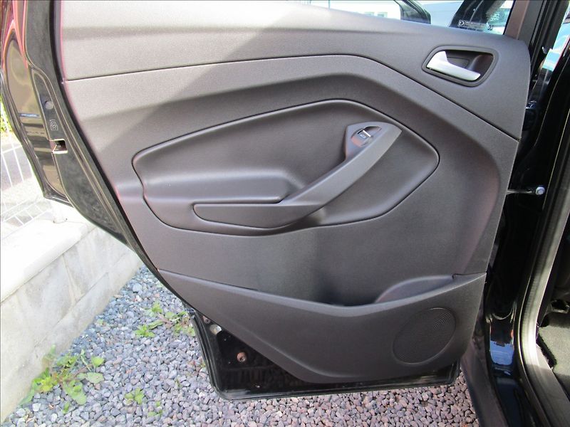 Ford Kuga 1.5 EcoBoost AWD, automat - fotka 32 z 42