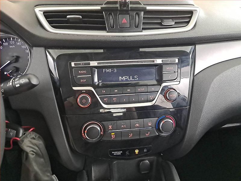 Nissan Qashqai (2017) 1.2 DIG-T, ČR,1.maj, Tempomat - fotka 12 z 18