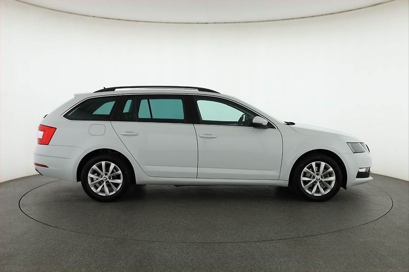 Škoda Octavia (2020) Ambition 1.0 TSI, Navi - fotka 6 z 20