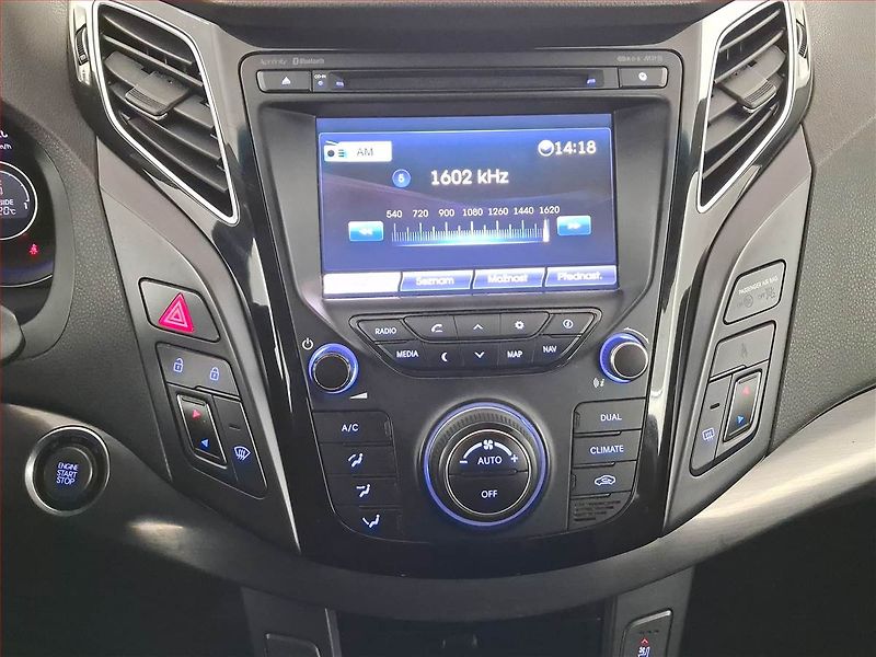 Hyundai i40 (2012) 1.7 CRDi, Navi, Xenony - fotka 12 z 24