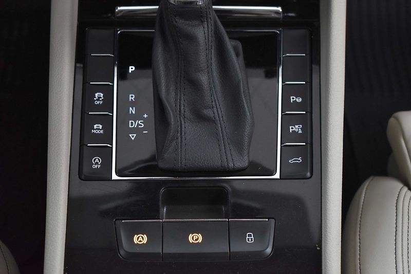 Škoda Superb TDI 147kW 4x4*L&K*TAŽNÉ*ČR 1.M - fotka 29 z 49