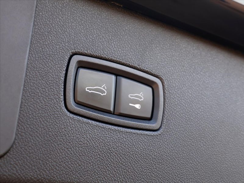 Porsche Cayenne 3,0 EHV 340kW Platinum DPH - fotka 11 z 48