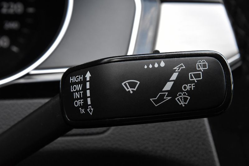 Volkswagen Passat 2.0 TDi CR HIGHLINE, NAVI, LED - fotka 17 z 50