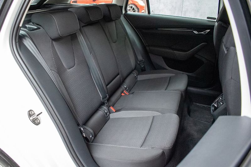 Škoda Octavia 2.0 TDI 110kW AMBITION+*ČR*1.M - fotka 13 z 36