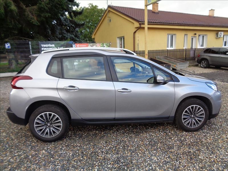 Peugeot 2008 1,2 - fotka 8 z 18