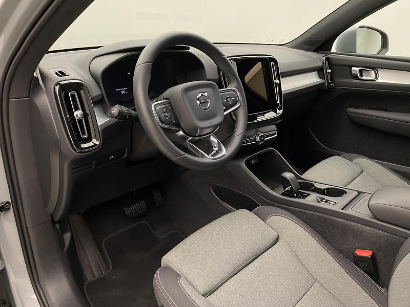 Volvo XC40 B3 CORE AUT CZ - fotka 4 z 49