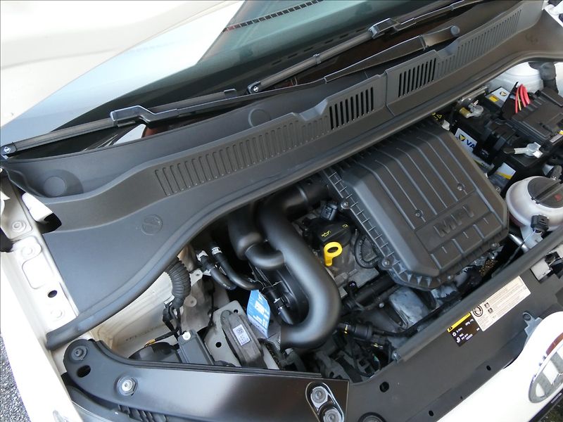 Volkswagen up! 1,0 MPi klima,serviska,2.maj. - fotka 33 z 45