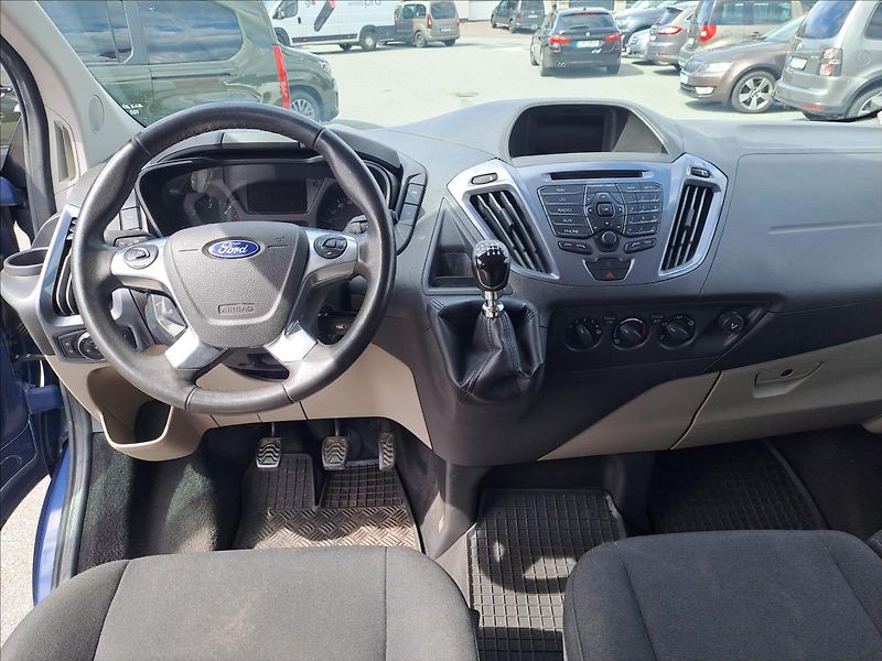 Ford Tourneo Custom 2,0 TDCI 9.MÍST - fotka 9 z 18