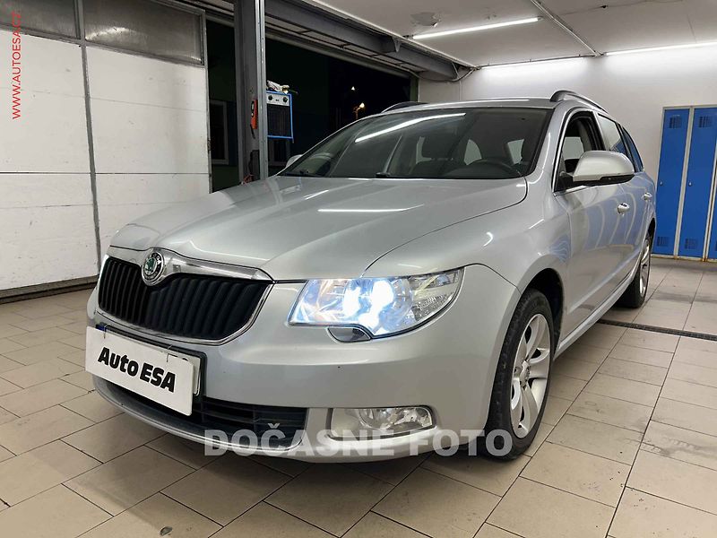 Škoda Superb (2010) 2.0 TDi, xenon, autoAC - fotka 1 z 3
