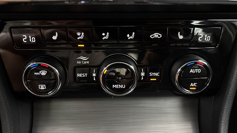 Škoda Superb 2.0 TDI DSG 4x4 Style - fotka 13 z 27