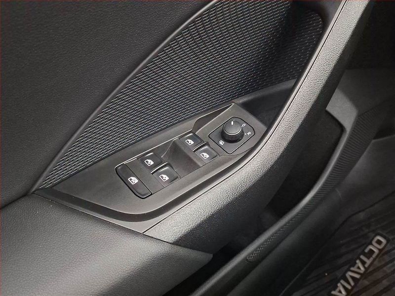Škoda Octavia (2023) Ambition 2.0 TDI, ČR,1.maj - fotka 18 z 18