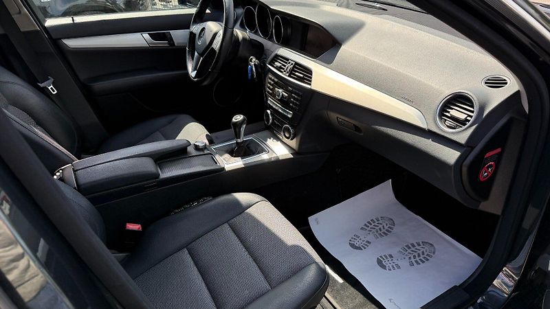 Mercedes-Benz Třídy C (2012) 2.2CDI 125kW *REZERVOVANO - fotka 16 z 20
