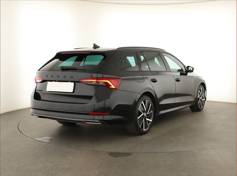 Škoda Octavia (2022) Sportline 2.0 TDI, Automat - fotka 5 z 17