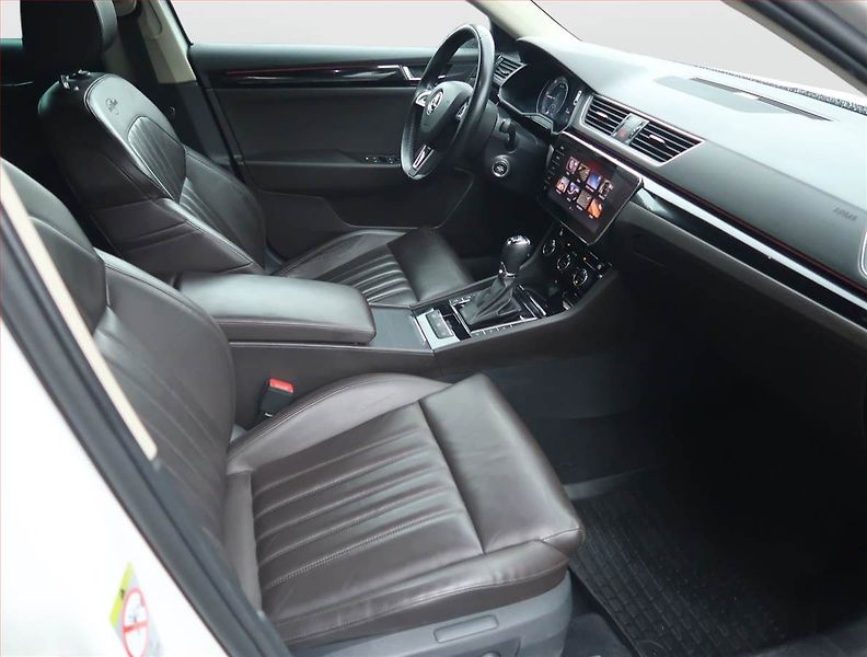 Škoda Superb (2017) Laurin&Klement 2.0 TDI 4x4 - fotka 9 z 22
