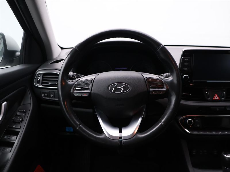 Hyundai i30 1,4 T-GDI 103kW DCT Navi LED - fotka 15 z 32