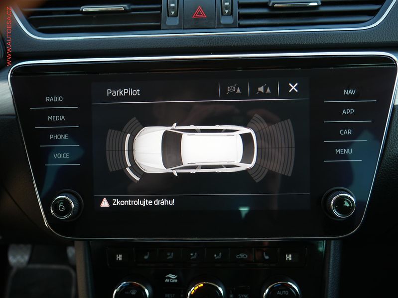 Škoda Superb (2019) 2.0 TDi, Ambition, navi, LED - fotka 13 z 19