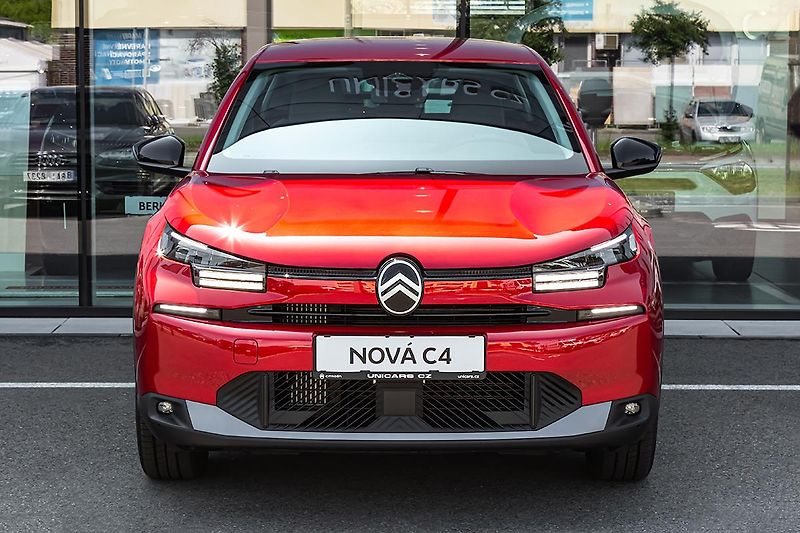 Citroën C4 (2026) 1,2 PLUS benzín 130k Automat - fotka 2 z 18