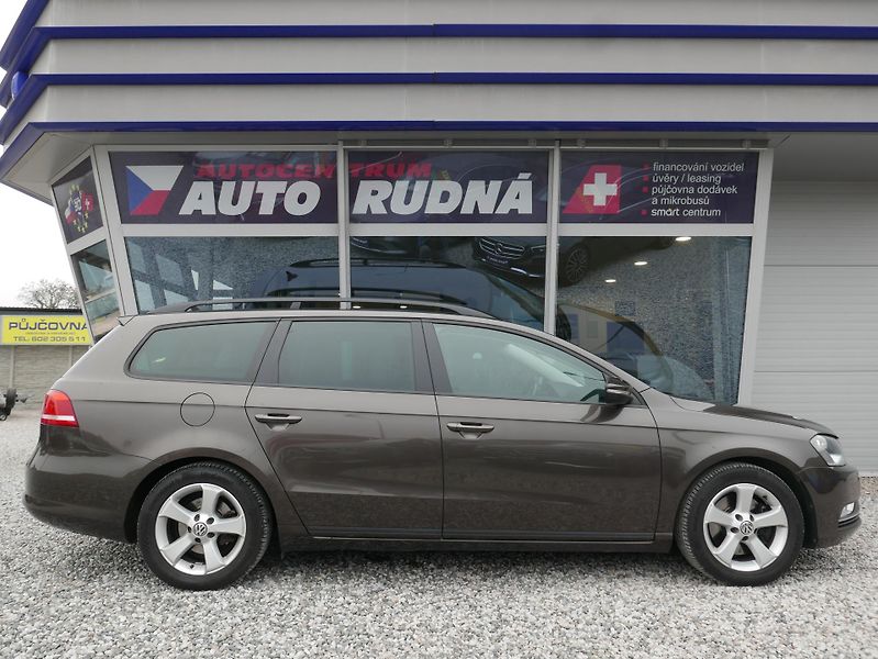 Volkswagen Passat 1,6 TDI 77kW Kombi - fotka 9 z 38